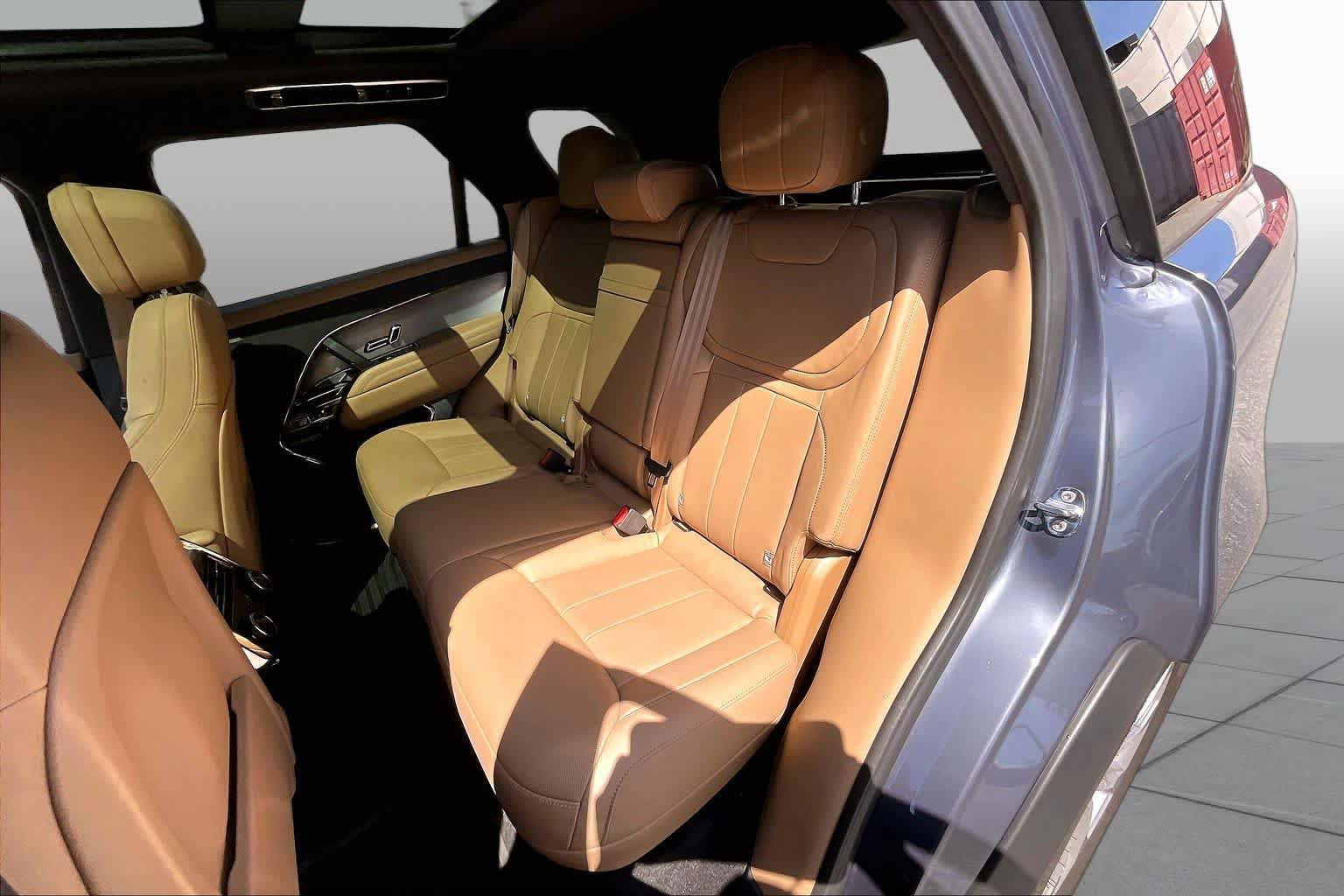 Used 2024 Land Rover Range Rover Sport SE AWD/4WD image 21