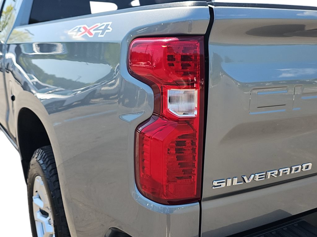 Used 2023 Chevrolet Silverado 1500 LT AWD/4WD image 34