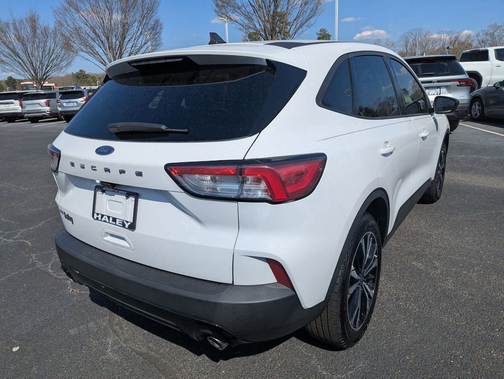 Used 2022 Ford Escape SE w/ SE Sport Appearance Package image 8