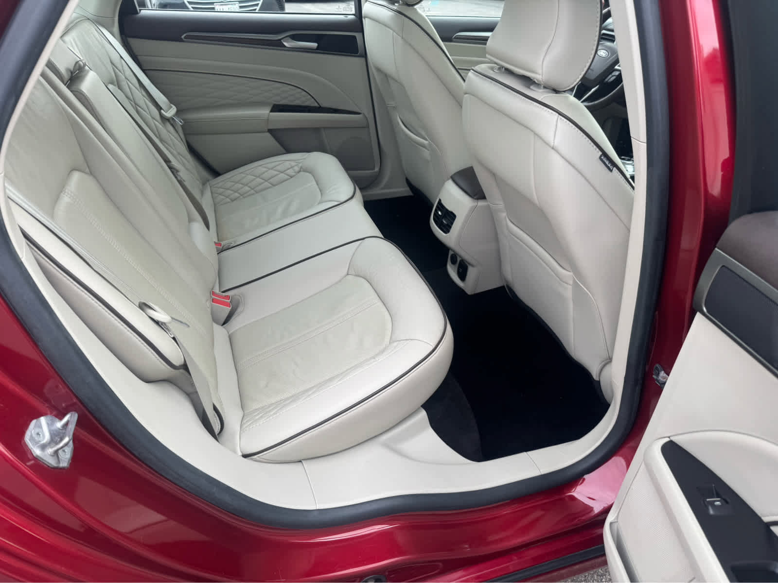 Used 2018 Ford Fusion Platinum FWD image 17