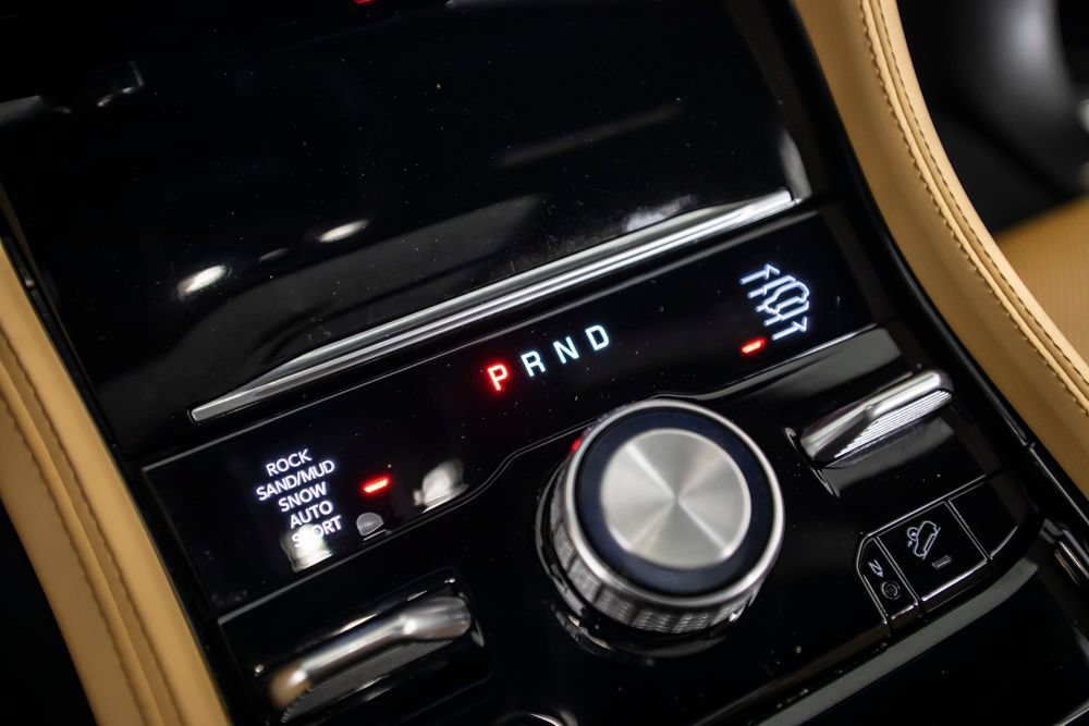 Used 2024 Jeep Grand Cherokee Summit AWD/4WD image 32