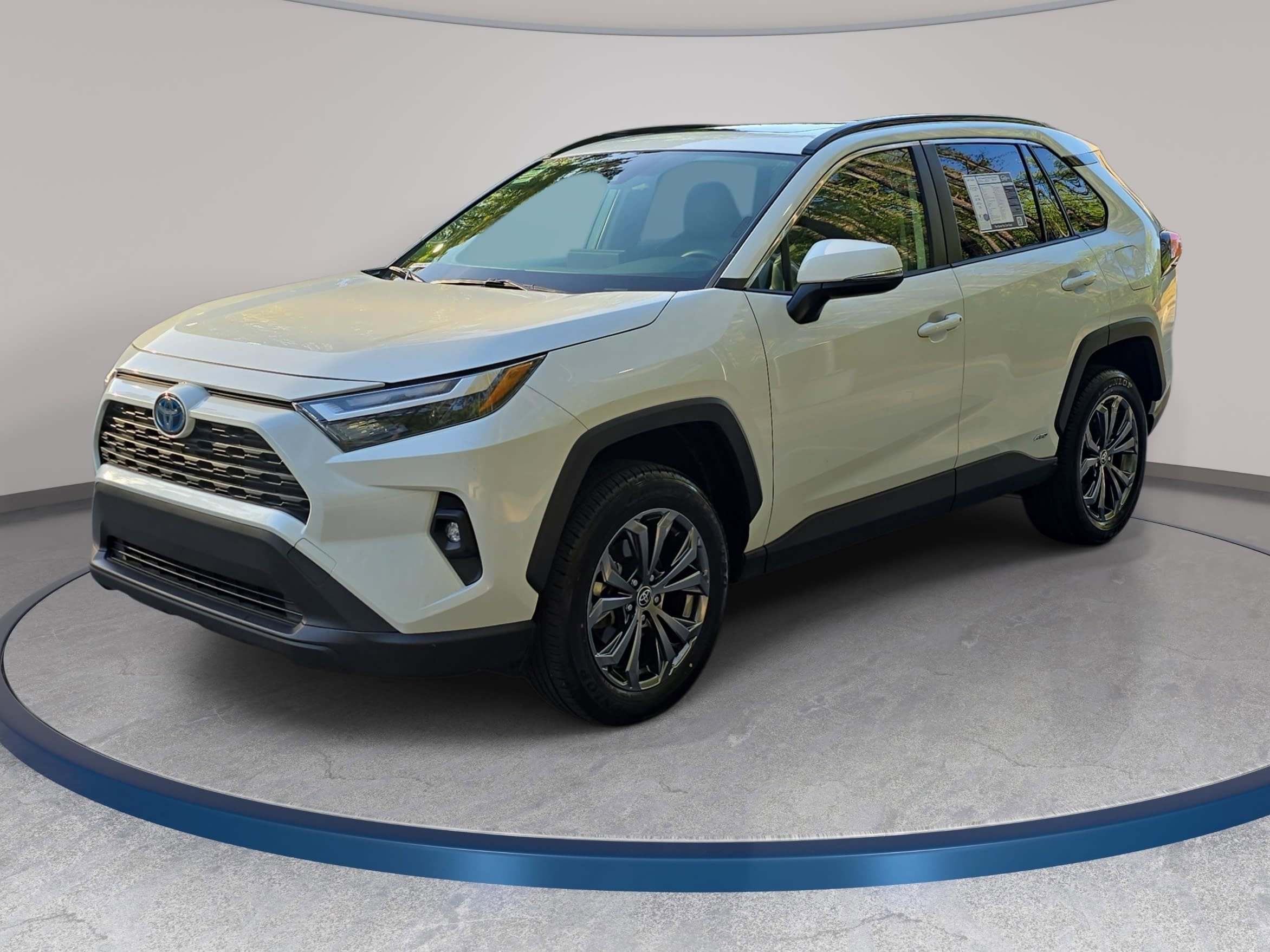 Used 2022 Toyota RAV4 XLE Premium image 1