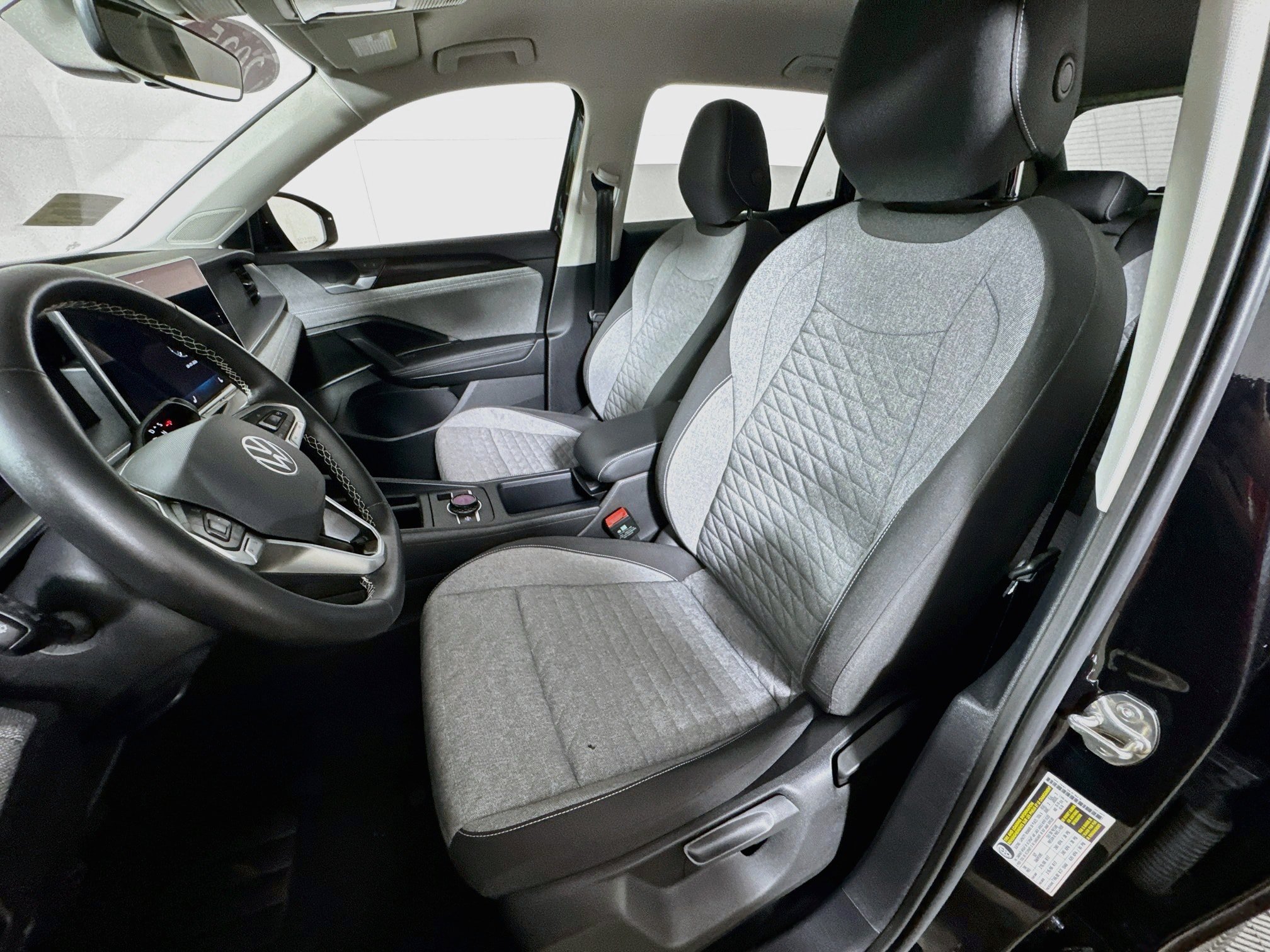 Used 2025 Volkswagen Tiguan S AWD/4WD image 13