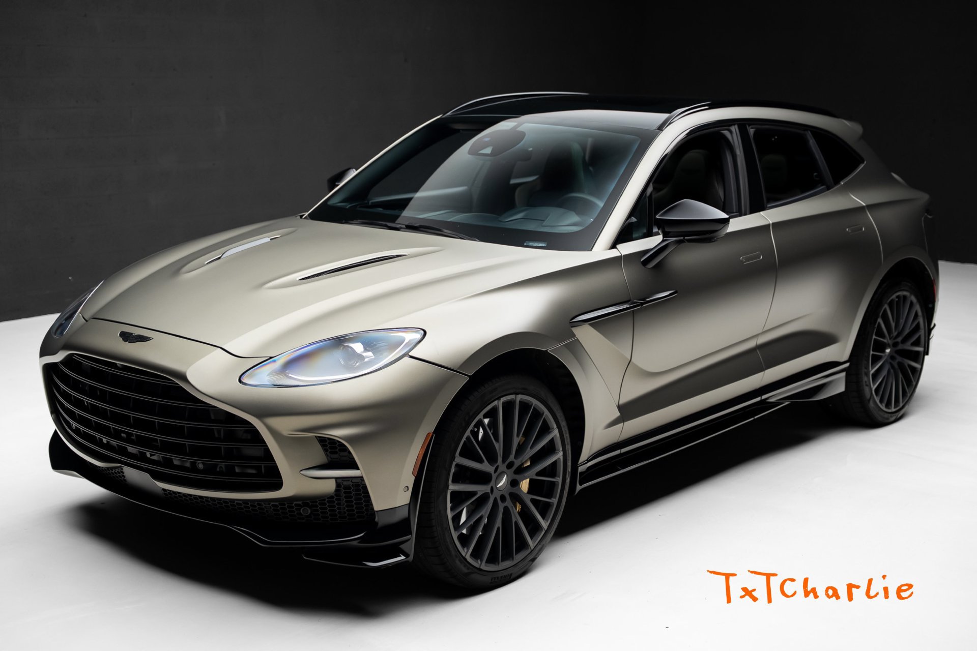 Used 2023 Aston Martin DBX 707 AWD/4WD image 1