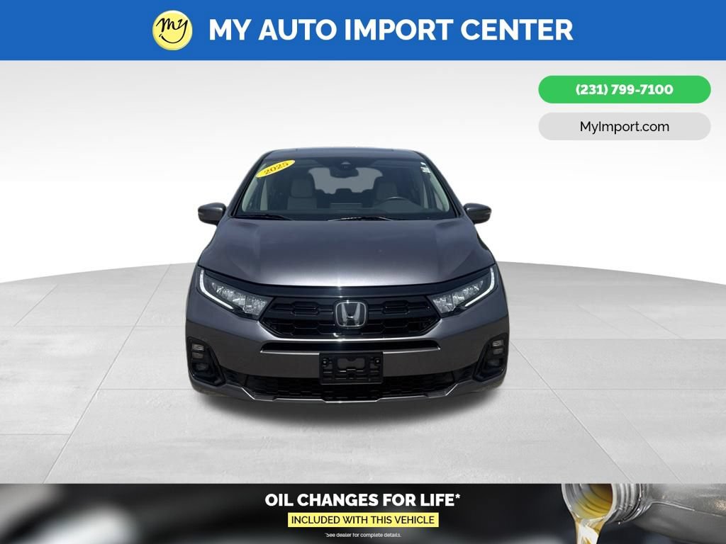 Used 2025 Honda Odyssey Elite image 2