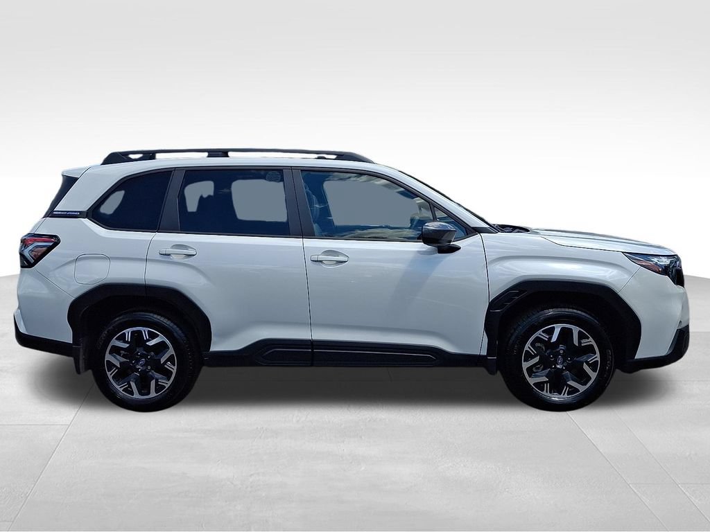 Certified 2025 Subaru Forester Premium AWD/4WD image 7