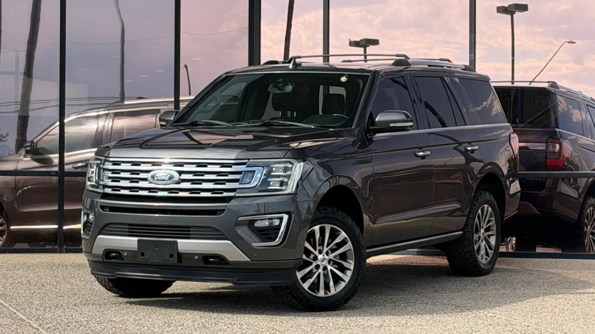 Used 2018 Ford Expedition Limited w/ Equipment Group 301A AWD/4WD image 3