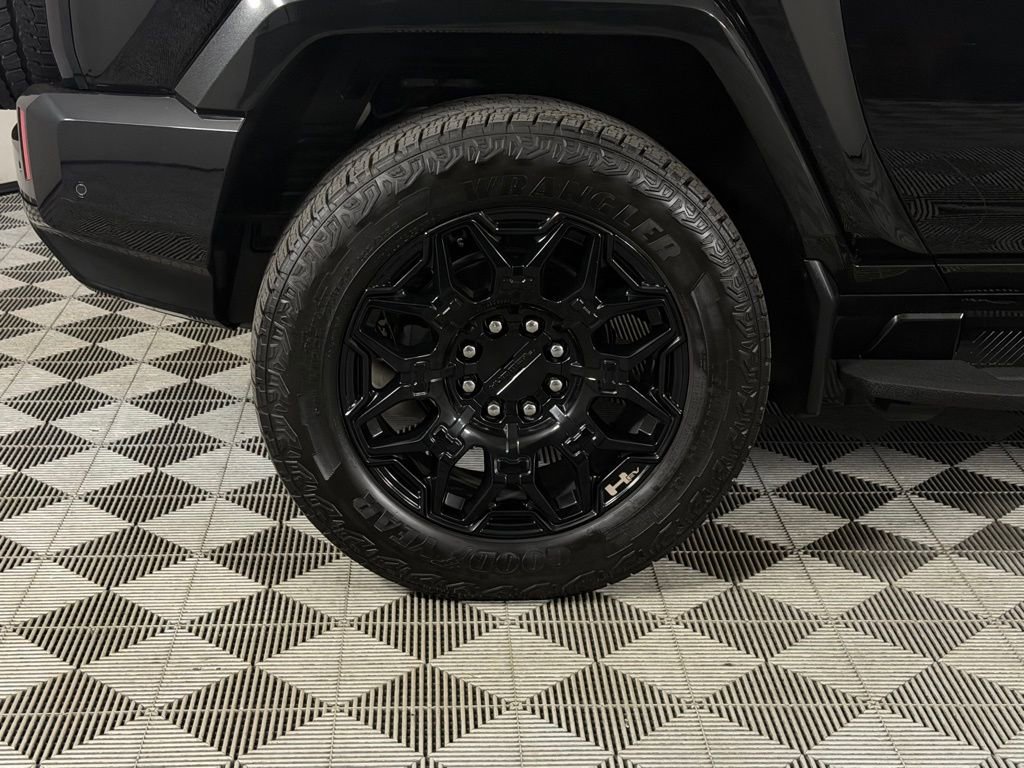 Used 2025 GMC Hummer EV 2X image 13