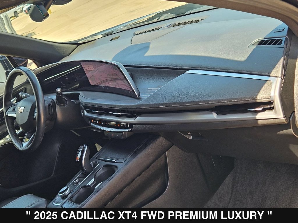 Used 2025 Cadillac XT4 Premium Luxury FWD image 29