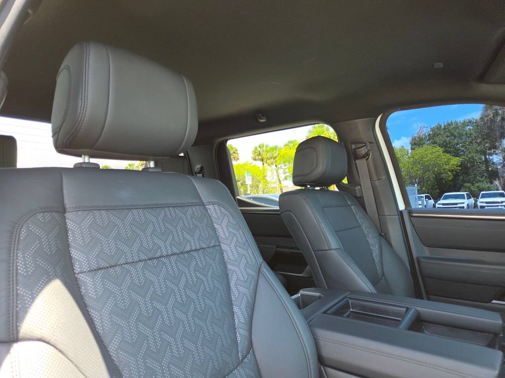 Used 2025 Toyota Tundra Limited AWD/4WD image 12