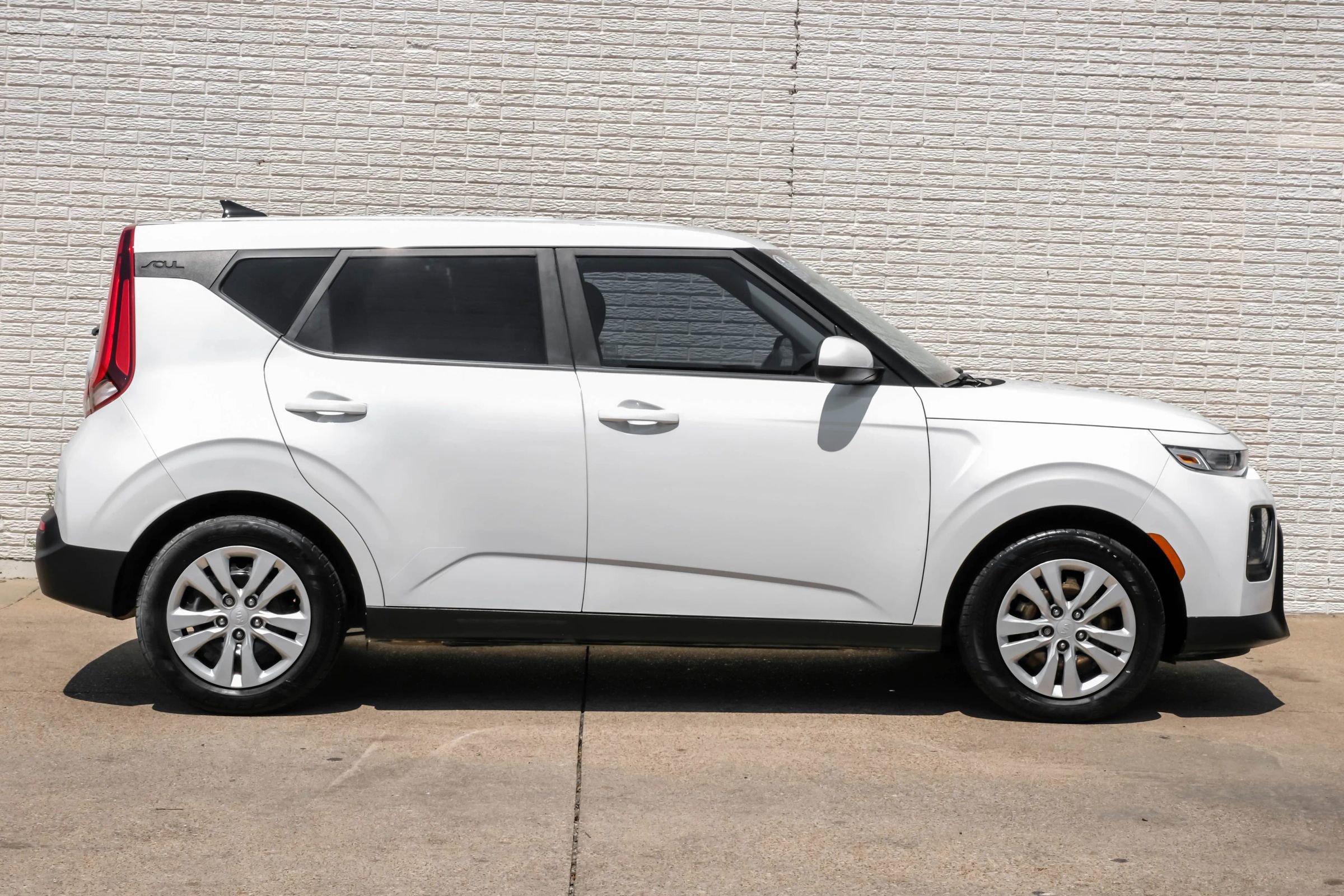 Used 2020 Kia Soul LX image 6