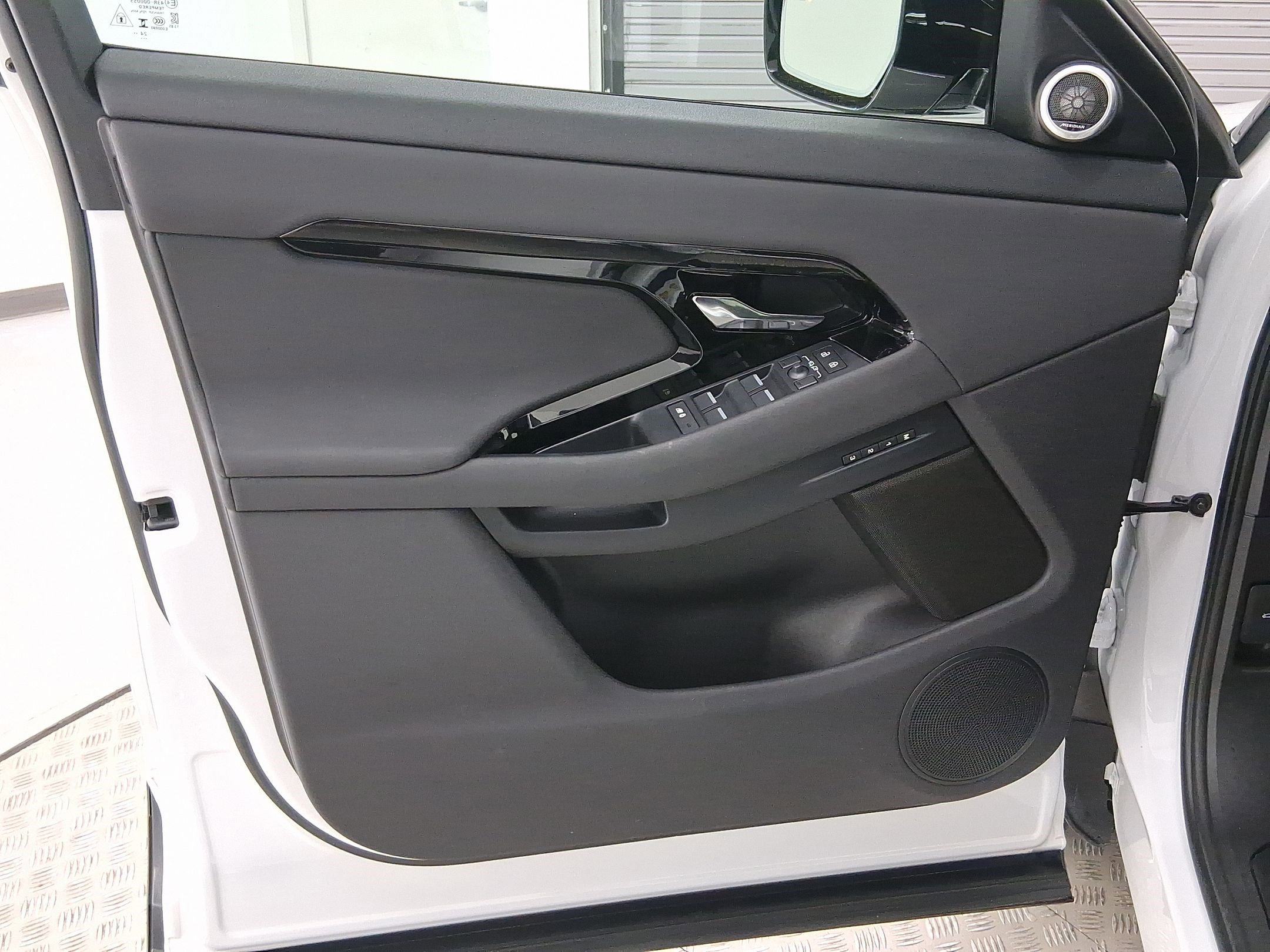 Used 2026 Land Rover Range Rover Evoque S image 19