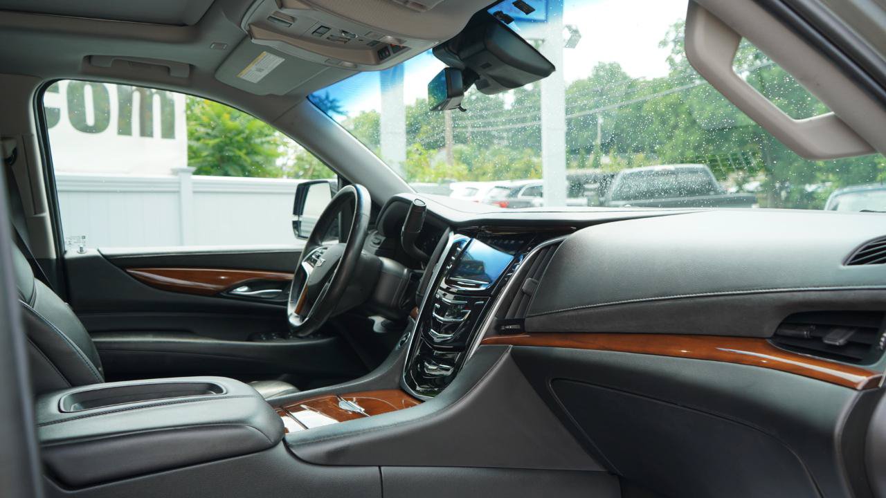 Used 2019 Cadillac Escalade ESV Luxury AWD/4WD image 74