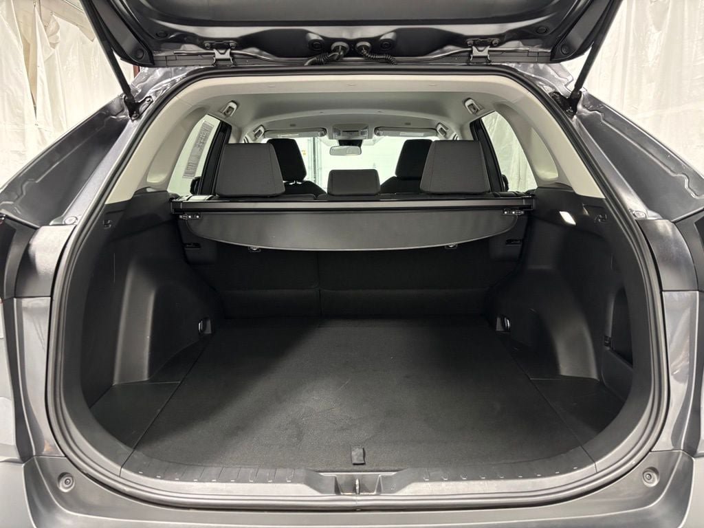 Used 2025 Toyota RAV4 XLE AWD/4WD image 47