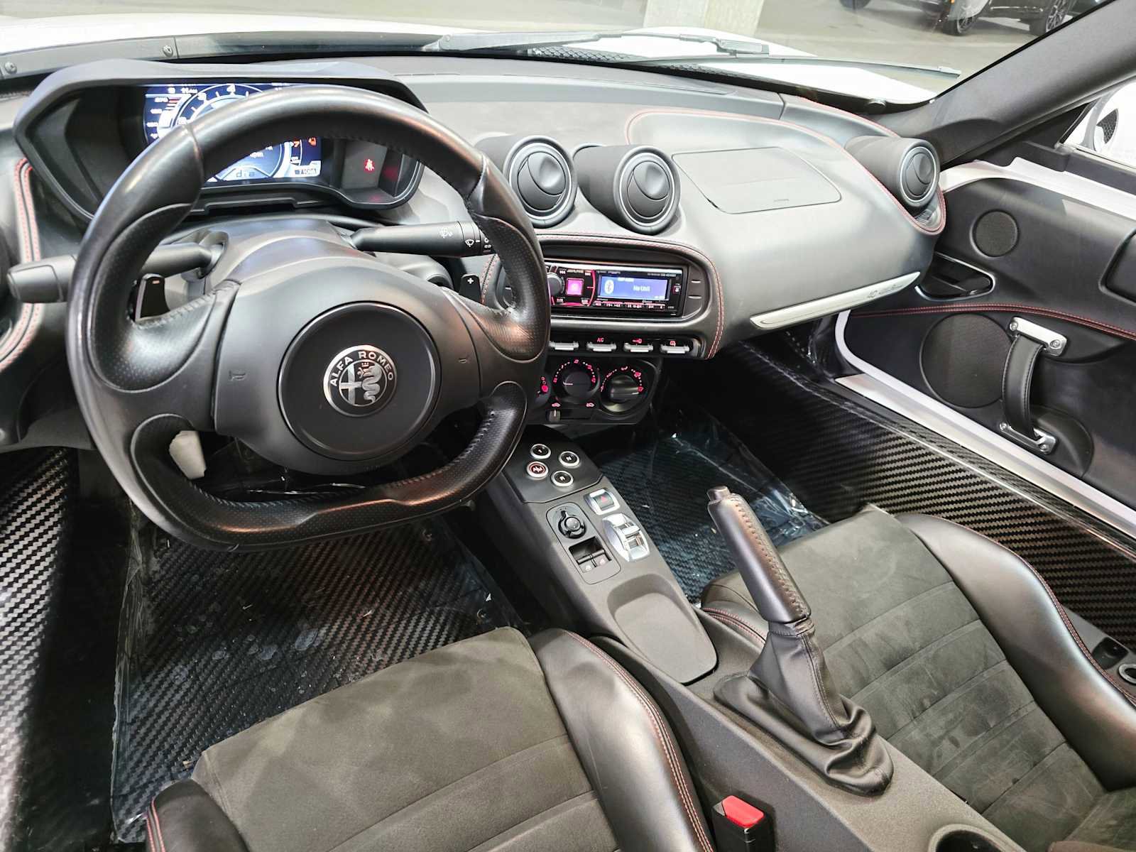 Used 2018 Alfa Romeo 4C Coupe w/ Convenience Group - Coupe image 10