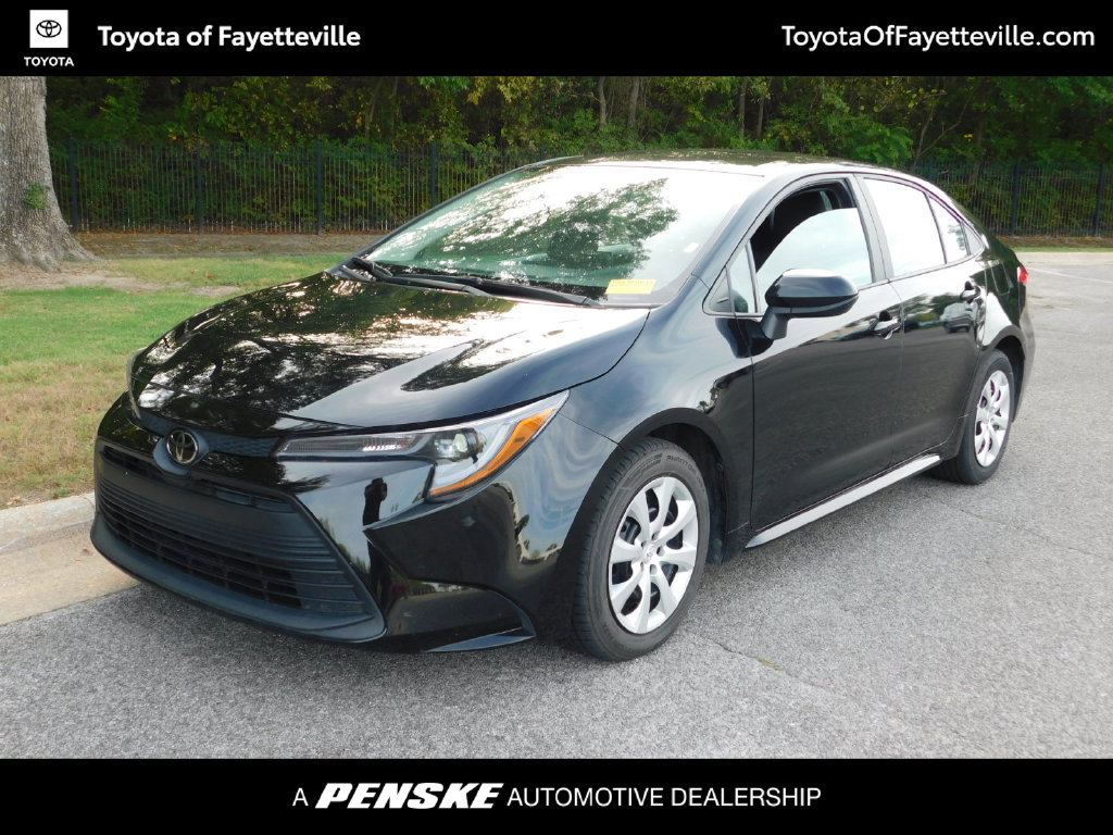 Used 2025 Toyota Corolla LE FWD image 1