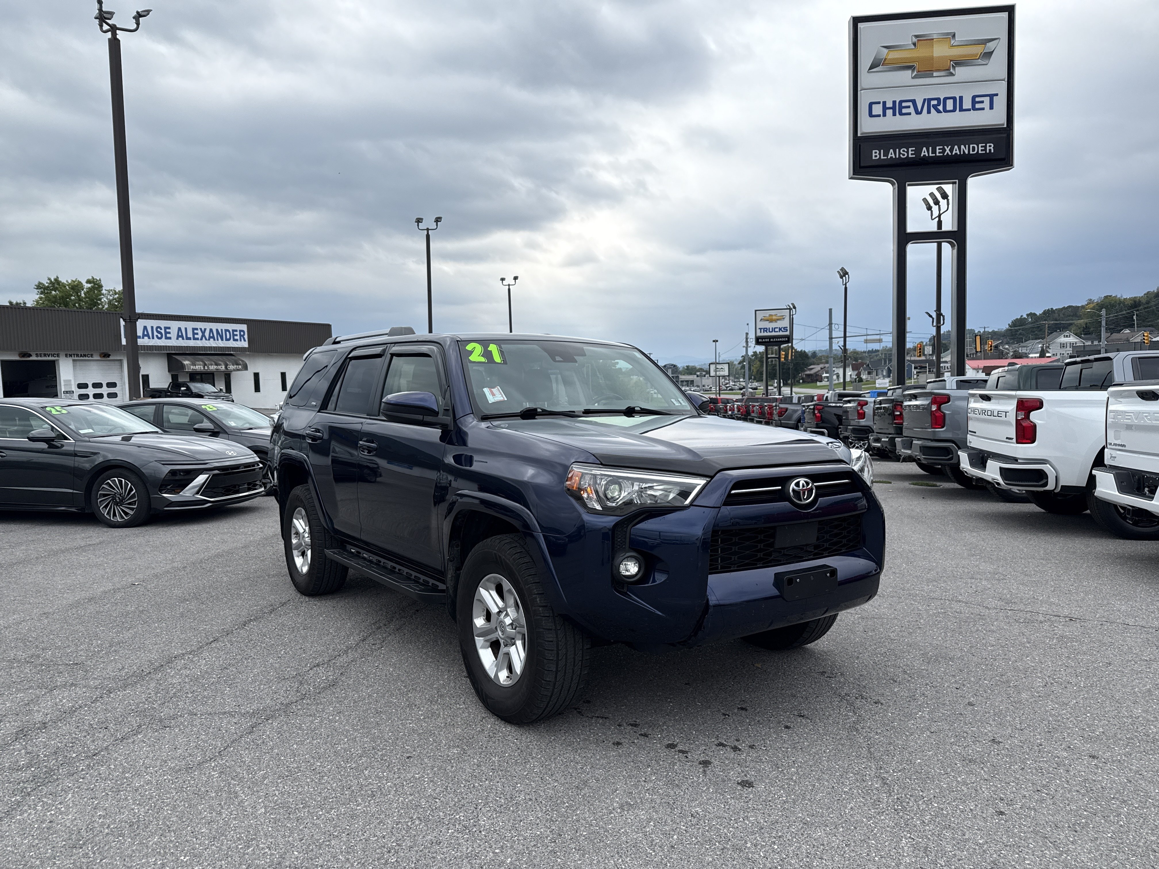 Used 2021 Toyota 4Runner SR5 AWD/4WD image 1