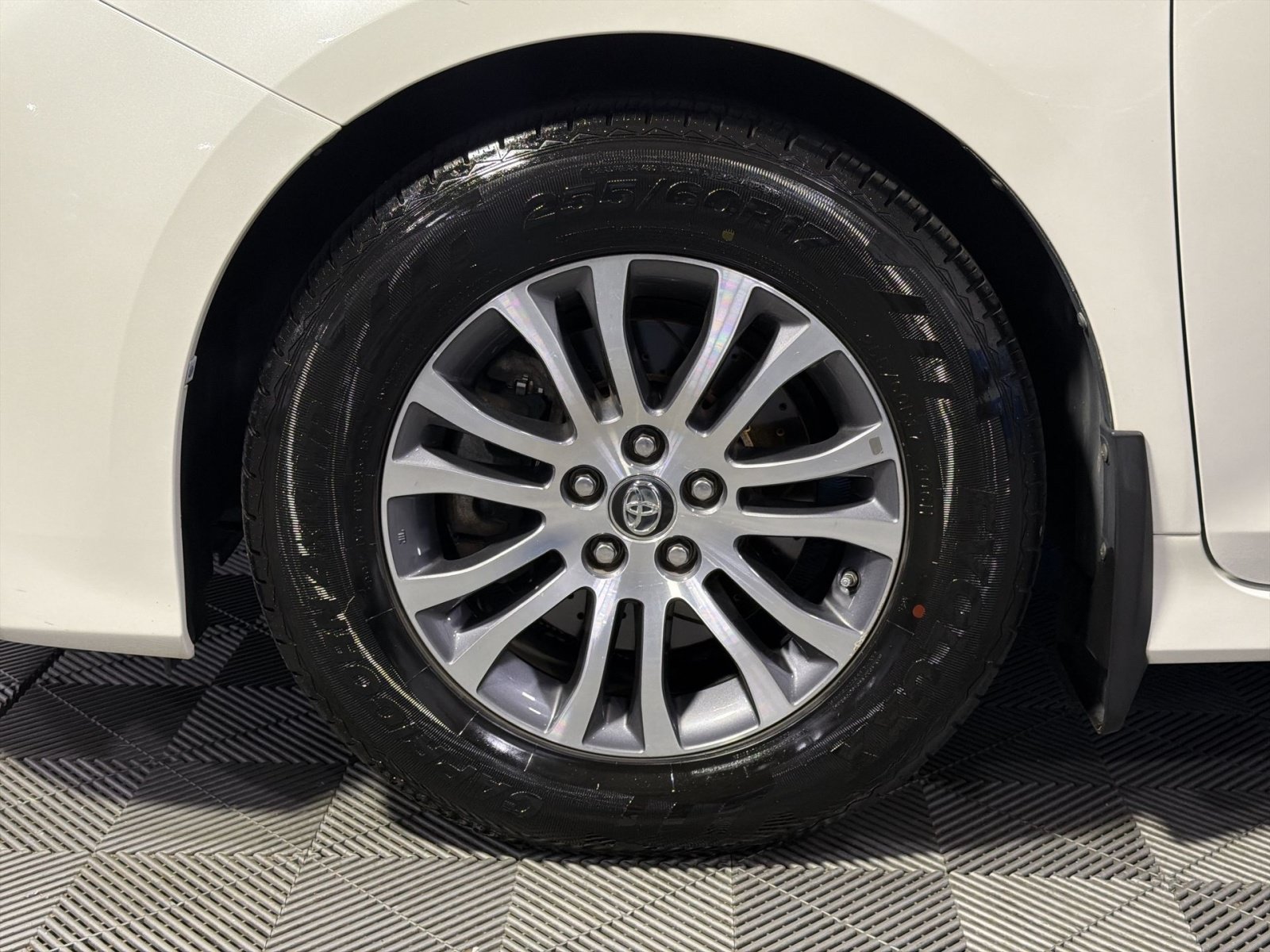 Used 2018 Toyota Sienna XLE Premium FWD image 16