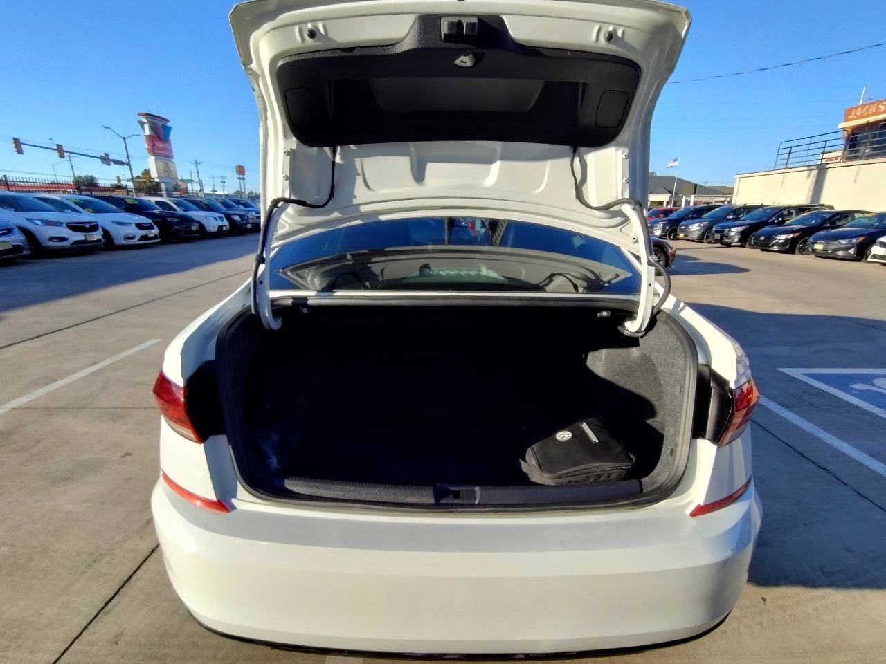 Used 2020 Volkswagen Passat 2.0T R-Line FWD image 46