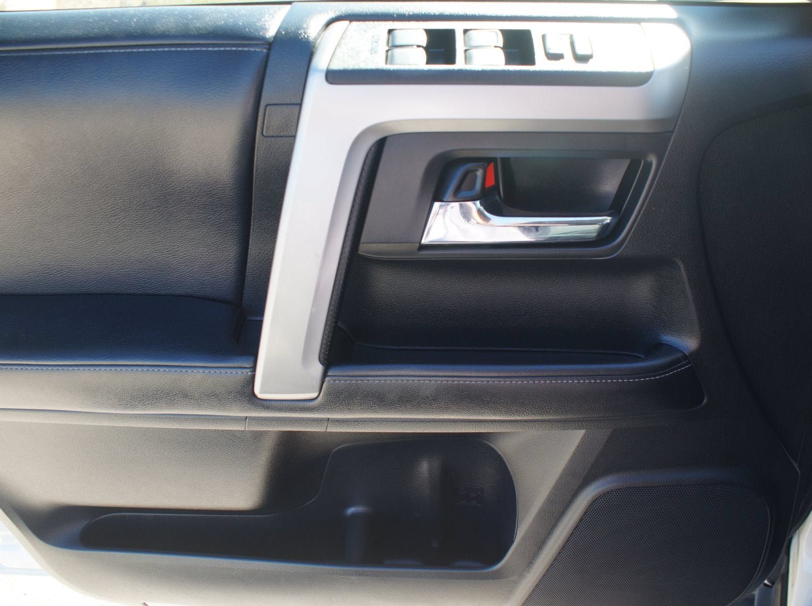Used 2016 Toyota 4Runner SR5 AWD/4WD image 27