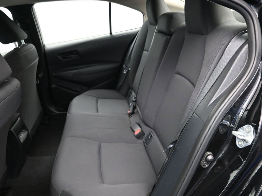 Used 2023 Toyota Corolla LE image 28