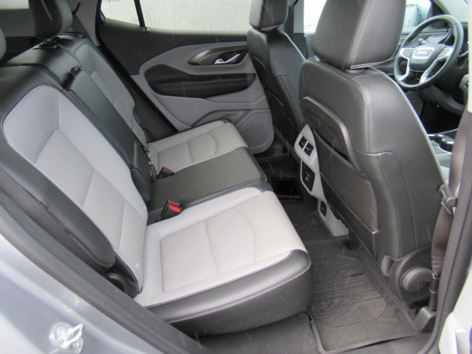 Used 2024 GMC Terrain SLT w/ Infotainment Package II FWD image 32