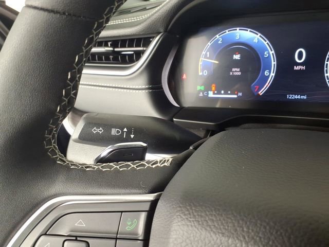 Used 2025 Jeep Grand Cherokee Limited AWD/4WD image 25