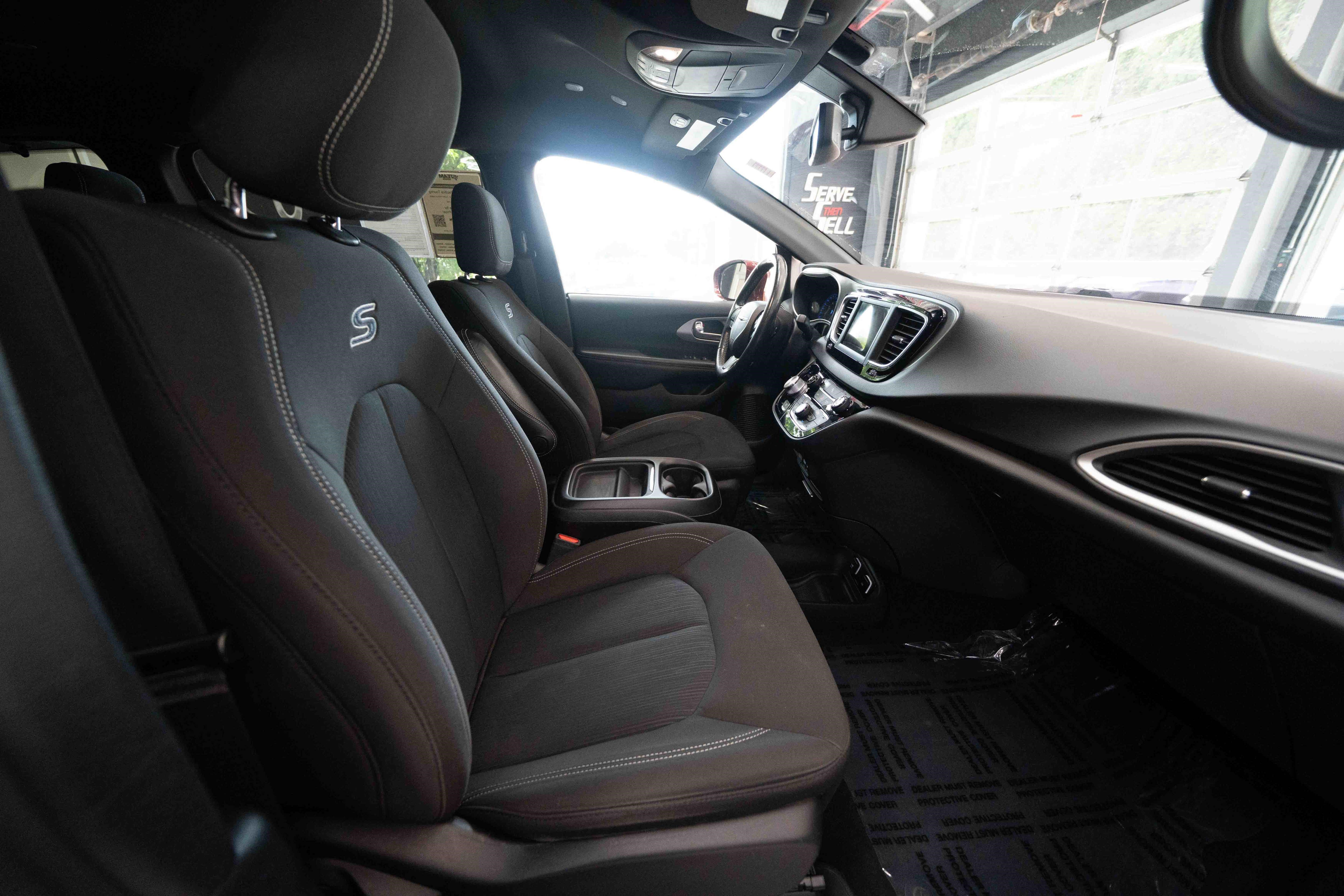 Used 2020 Chrysler Pacifica Touring w/ S Appearance Package FWD image 27