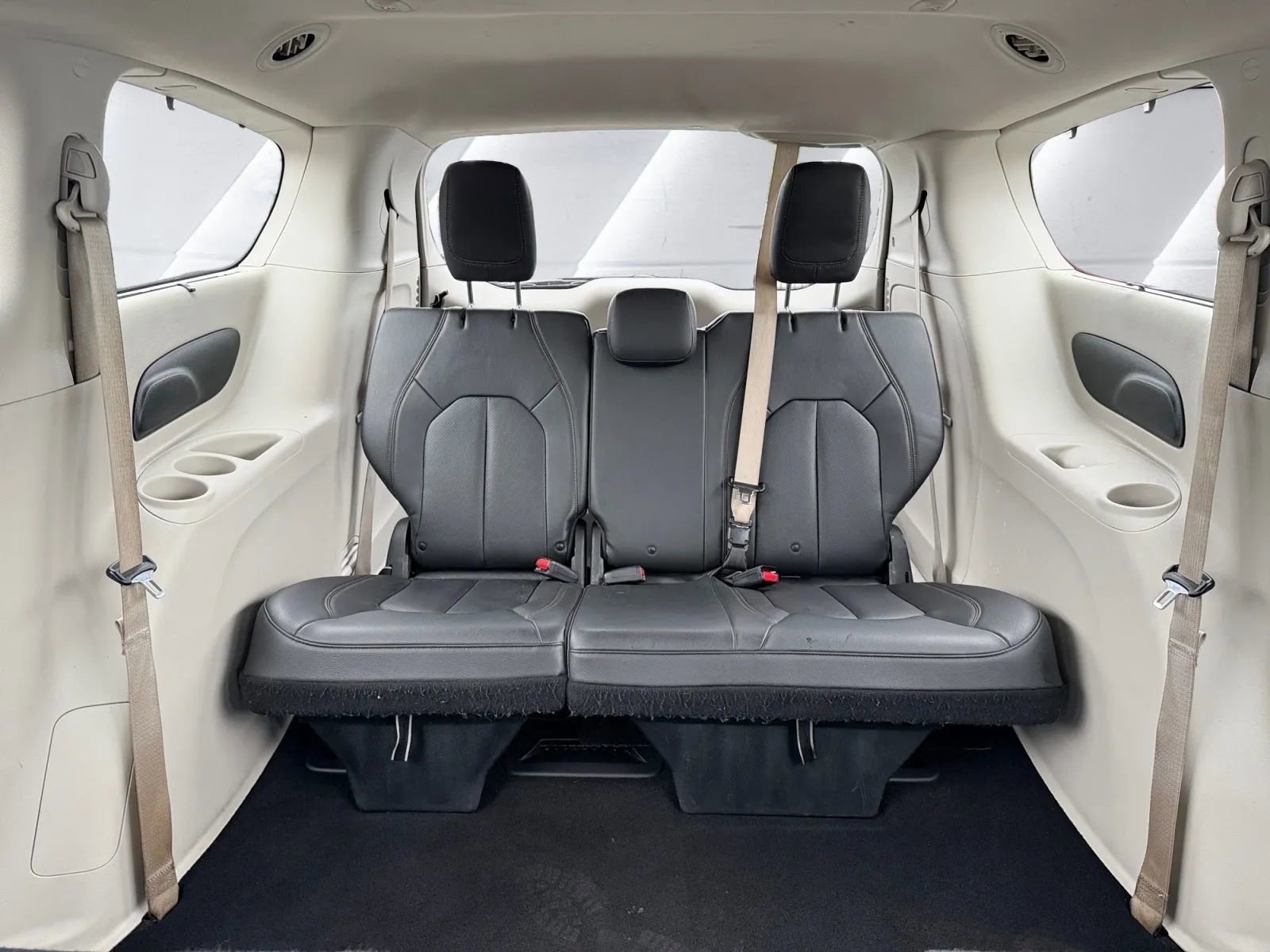 Used 2020 Chrysler Pacifica Touring-L image 14