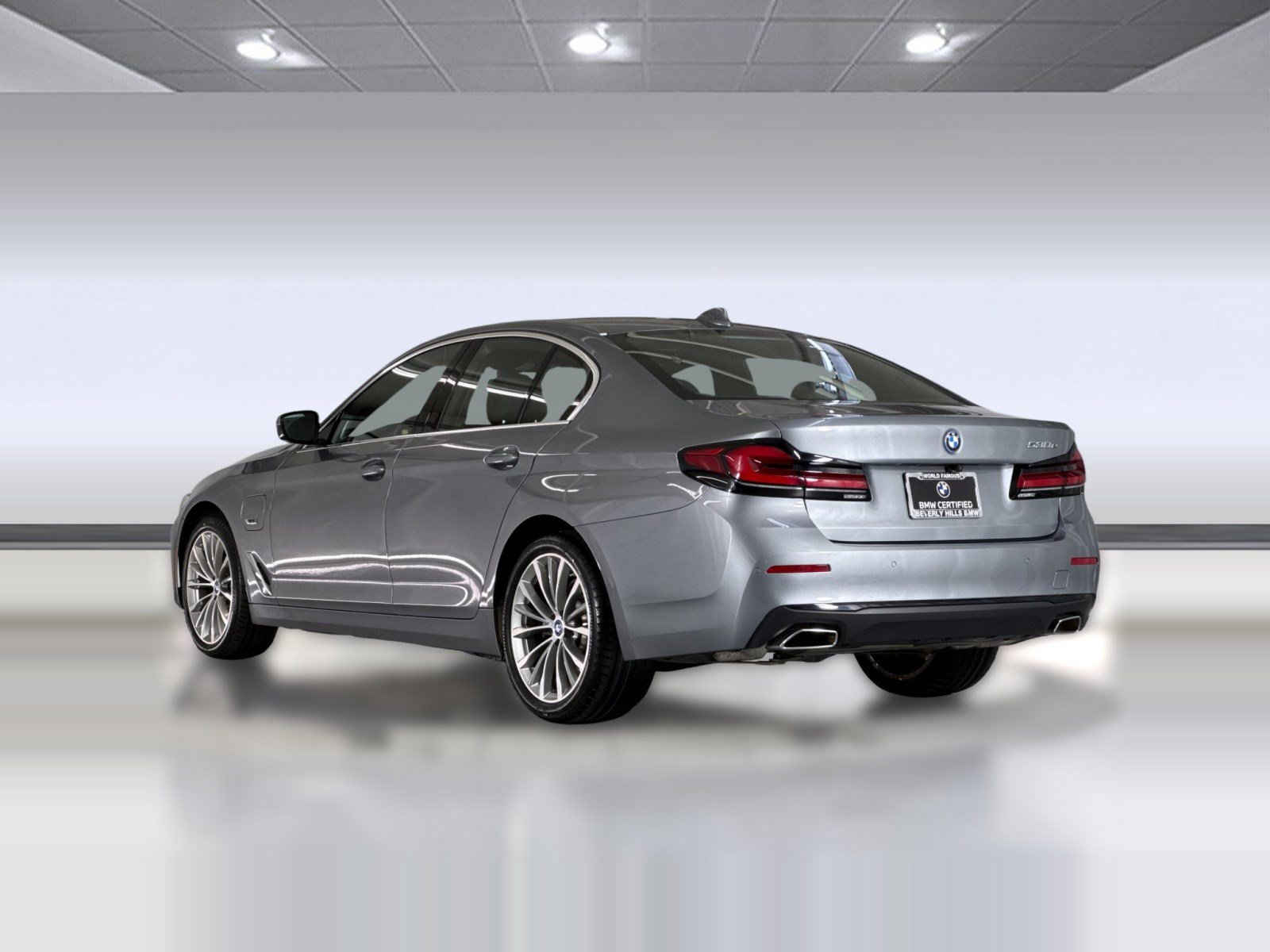 Certified 2023 BMW 530e w/ Premium Package RWD image 3