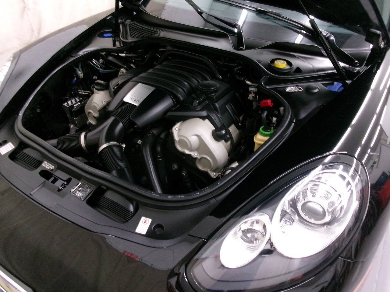 Used 2014 Porsche Panamera 4 AWD/4WD image 37