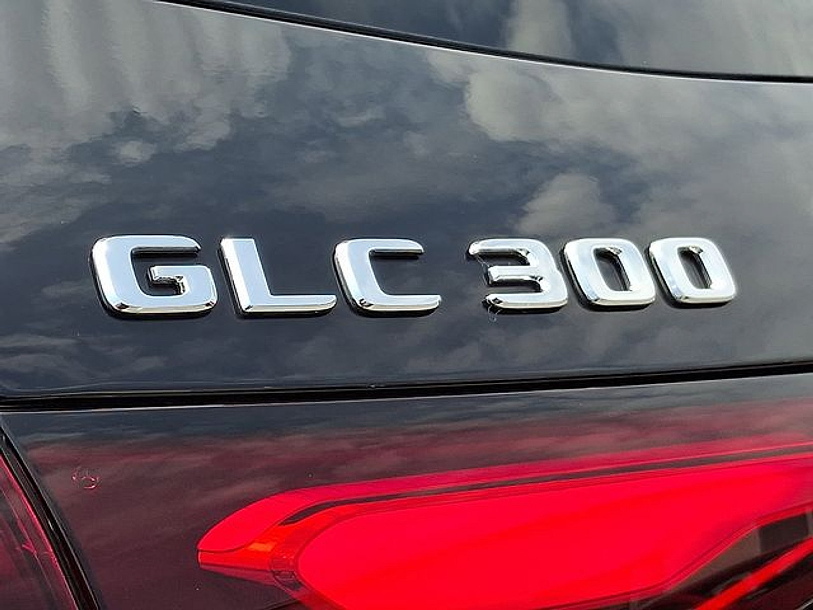 Certified 2025 Mercedes-Benz GLC 300 4MATIC image 33