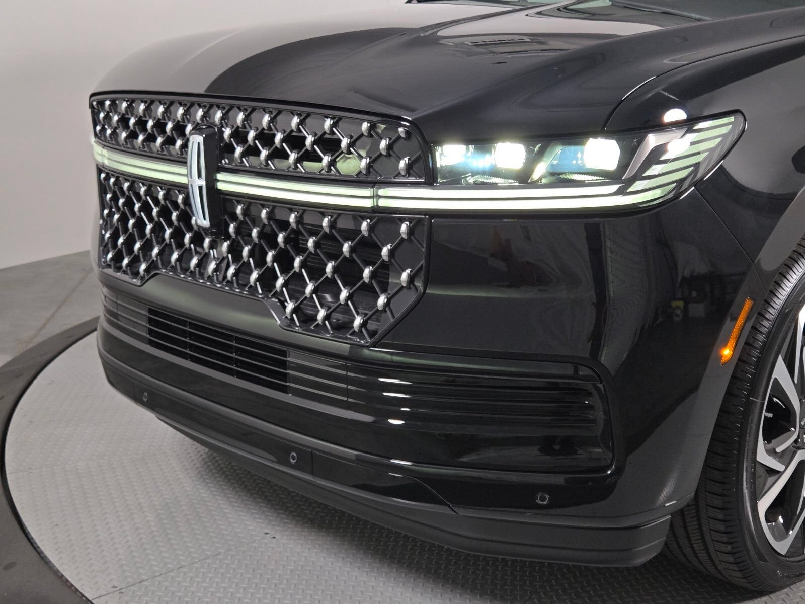 New 2027 Lincoln Navigator Black Label AWD/4WD image 10