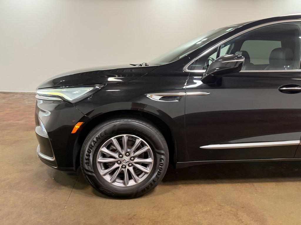 Used 2023 Buick Enclave Essence AWD/4WD image 38