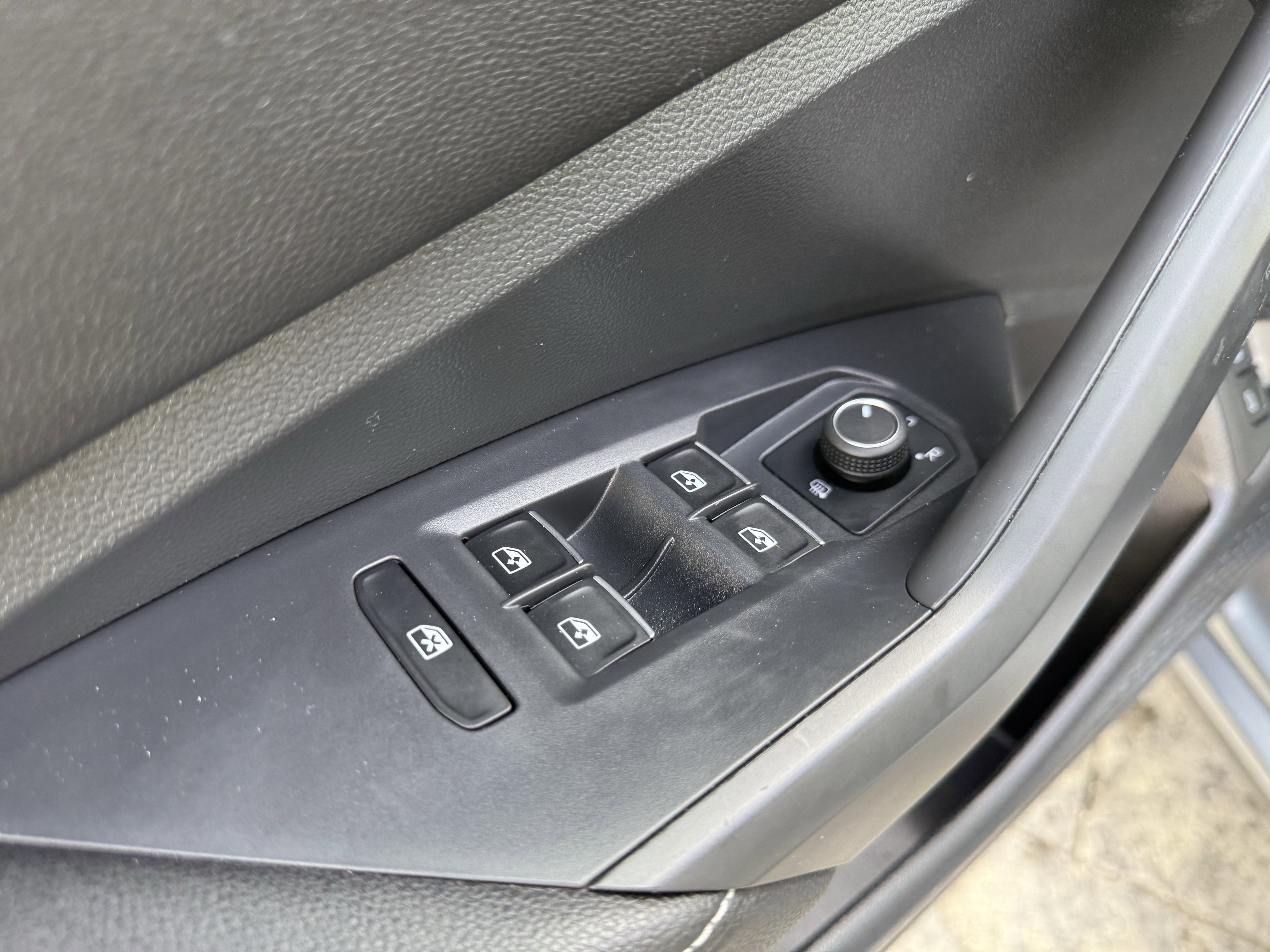 Used 2022 Volkswagen Jetta SE image 11