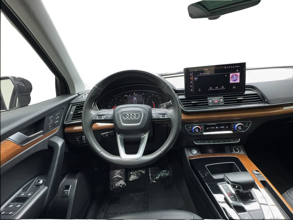 Used 2023 Audi Q5 2.0T Premium w/ Convenience Package AWD/4WD image 39