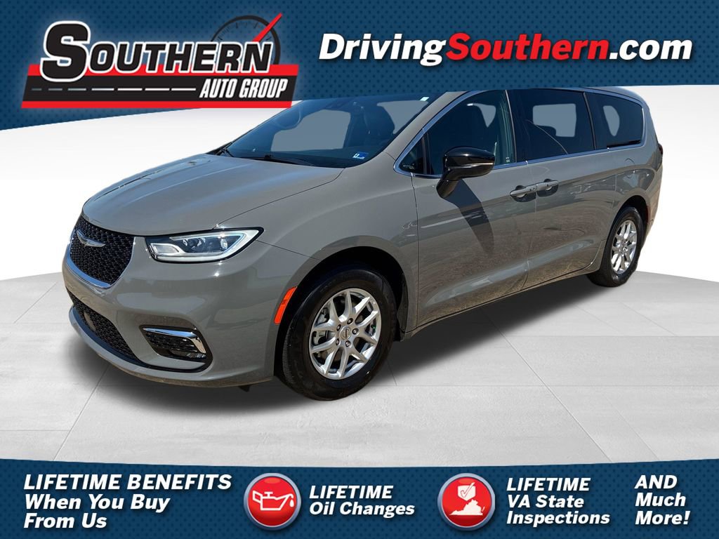 Used 2025 Chrysler Pacifica Select FWD 360° Tour