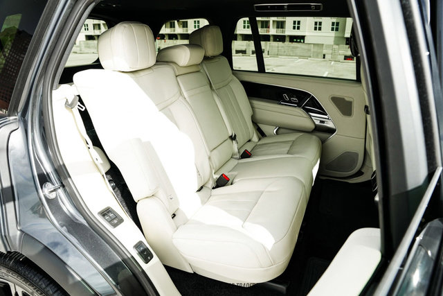 Used 2025 Land Rover Range Rover Long Wheelbase SE image 45