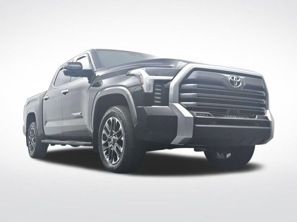 Used 2025 Toyota Tundra Limited AWD/4WD image 31