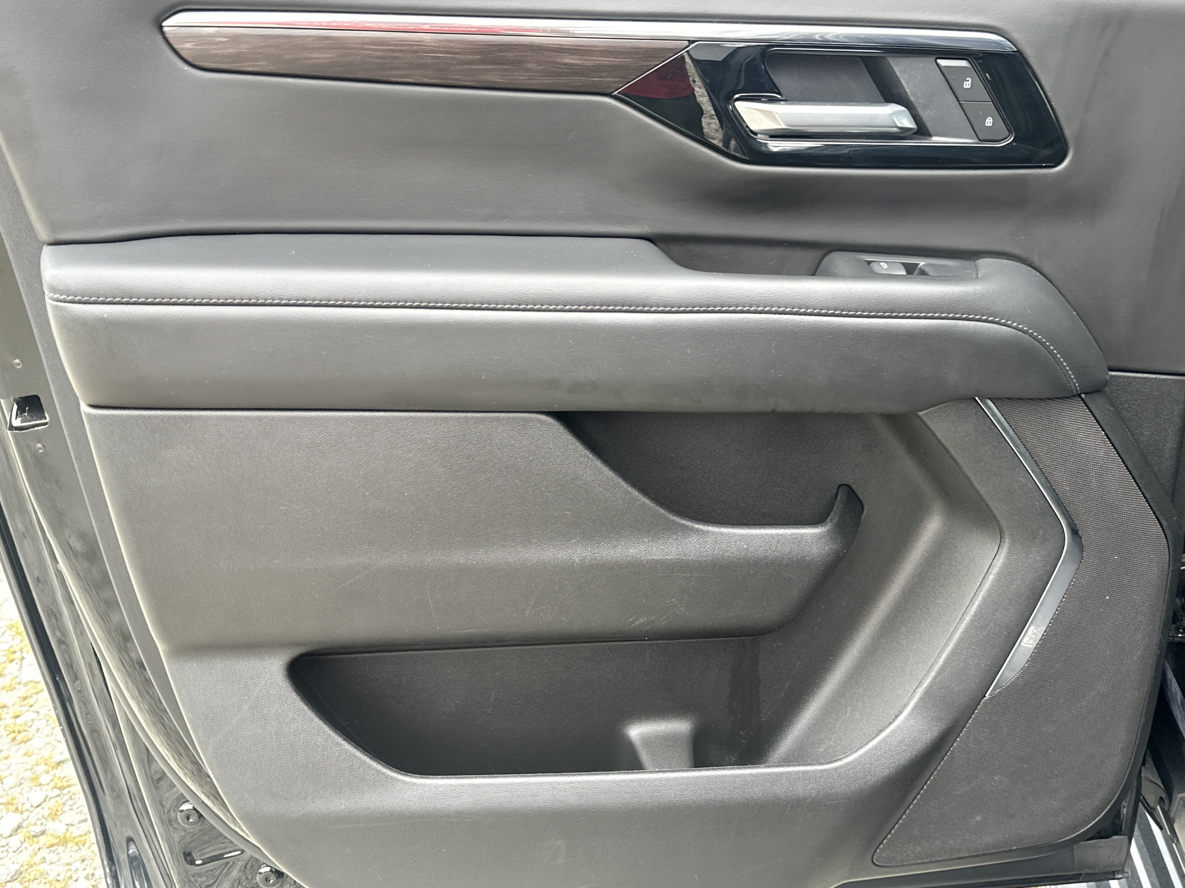 Used 2025 Chevrolet Suburban LT AWD/4WD image 21