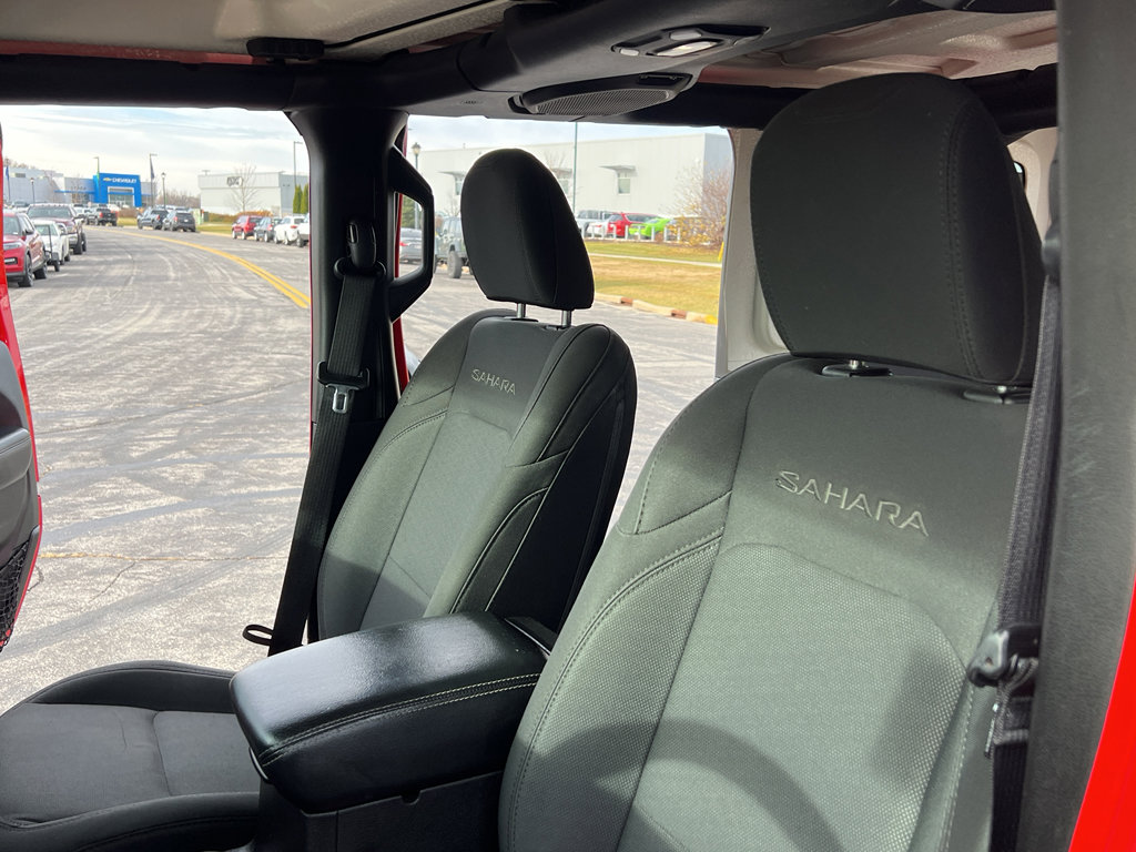 Used 2018 Jeep Wrangler Unlimited Sahara w/ Cold Weather Group image 19