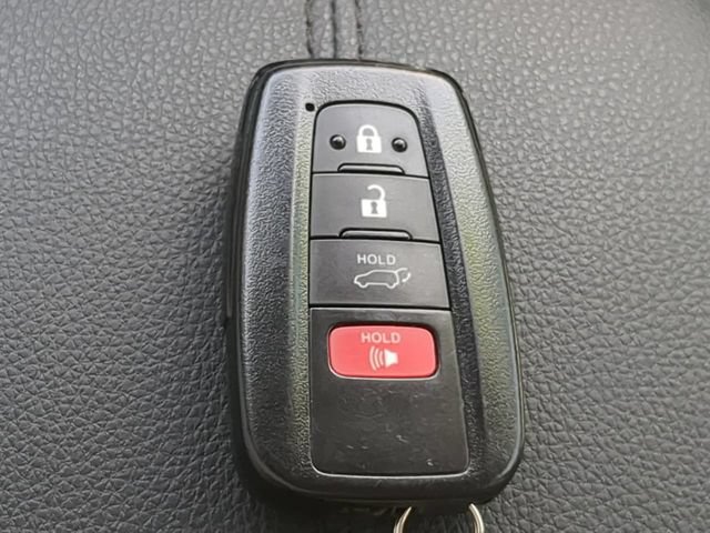 Used 2020 Toyota RAV4 XLE Premium FWD image 31