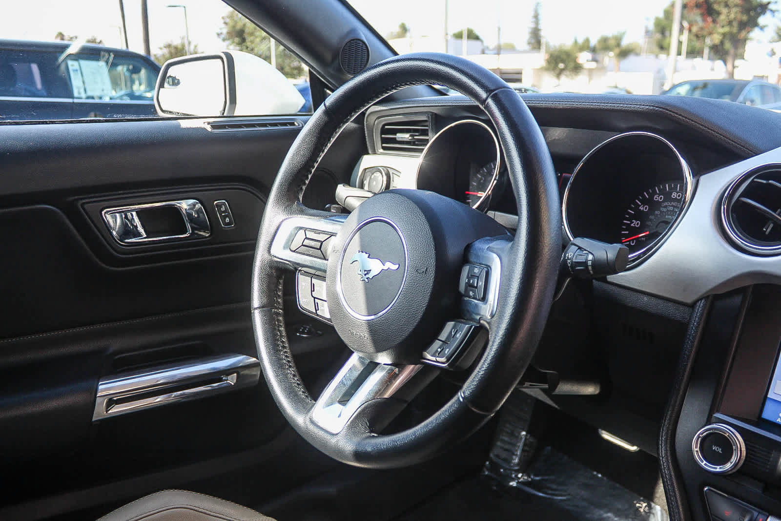 Used 2016 Ford Mustang Premium RWD image 17