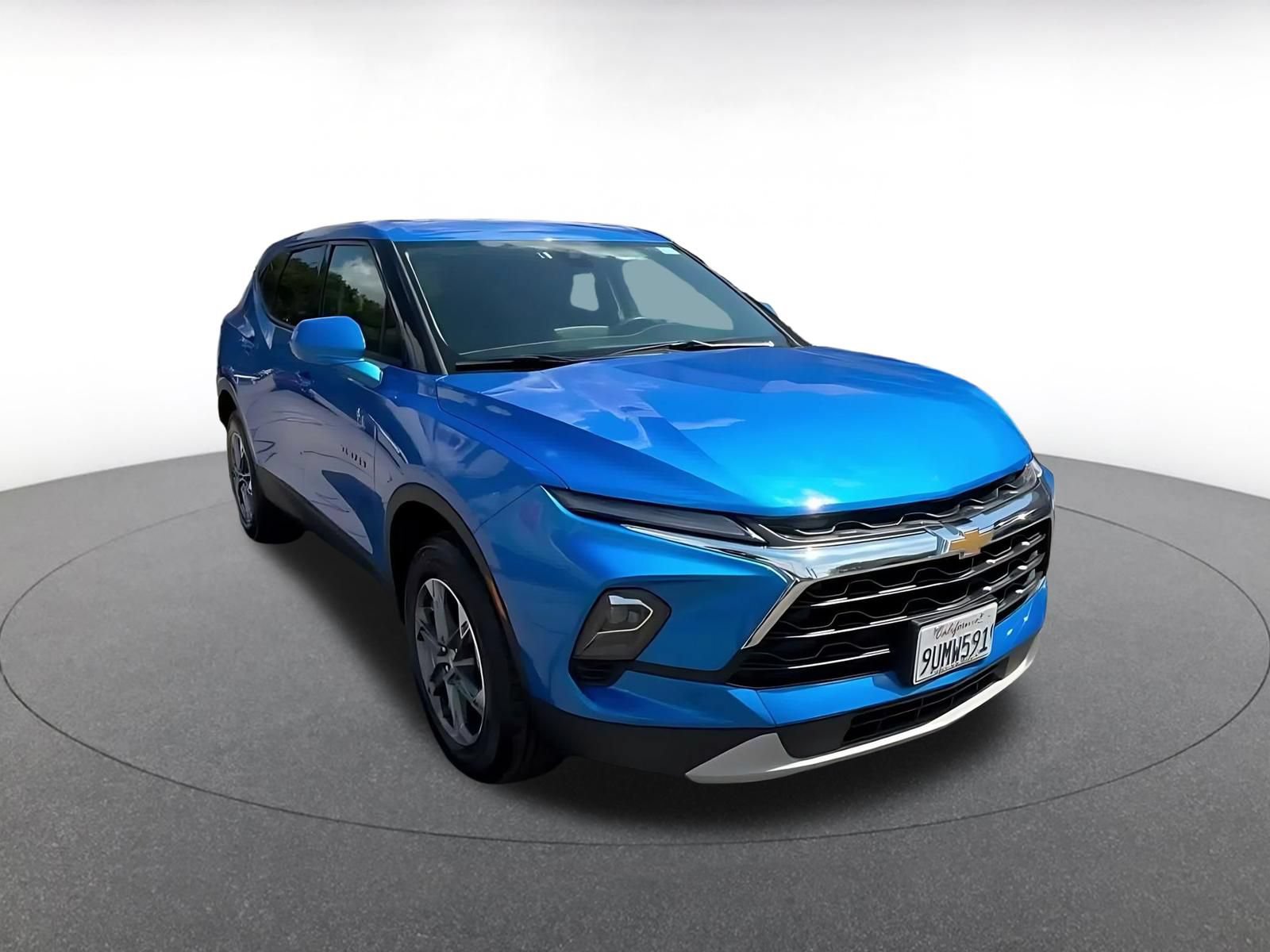 Used 2025 Chevrolet Blazer LT FWD image 3