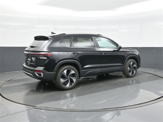 New 2026 Volkswagen Taos SE image 7