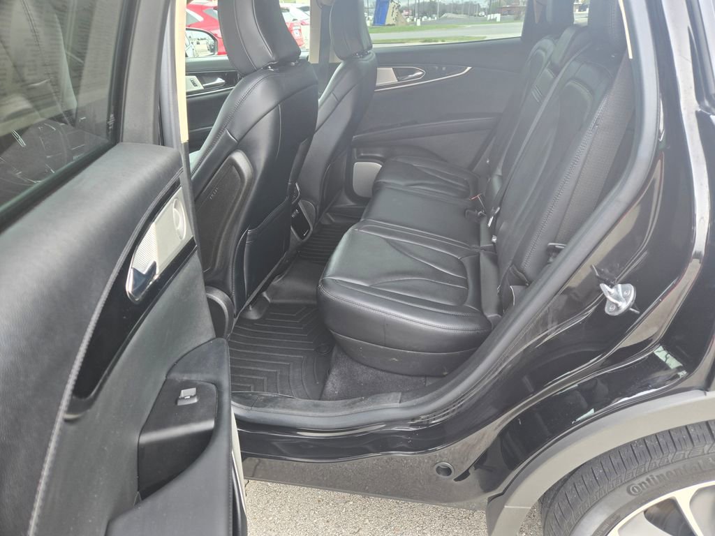 Used 2022 Lincoln Nautilus Reserve w/ Equipment Group 202A image 8