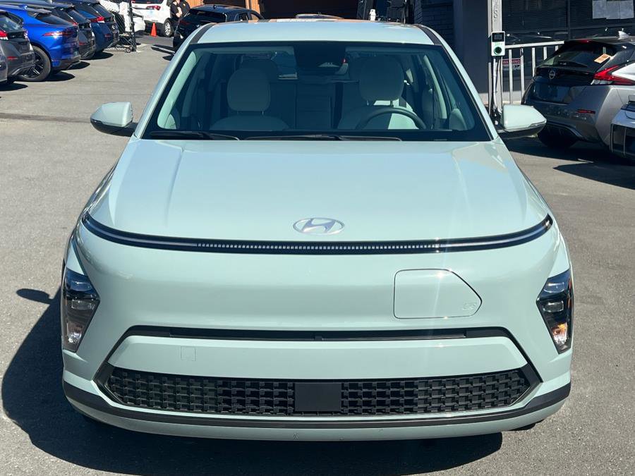 Used 2024 Hyundai Kona SE image 2