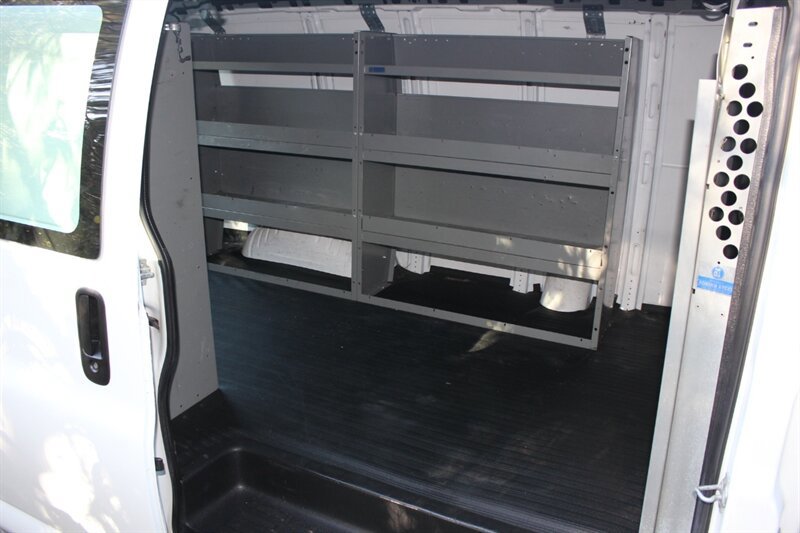 Used 2007 Chevrolet Express 1500 AWD image 15