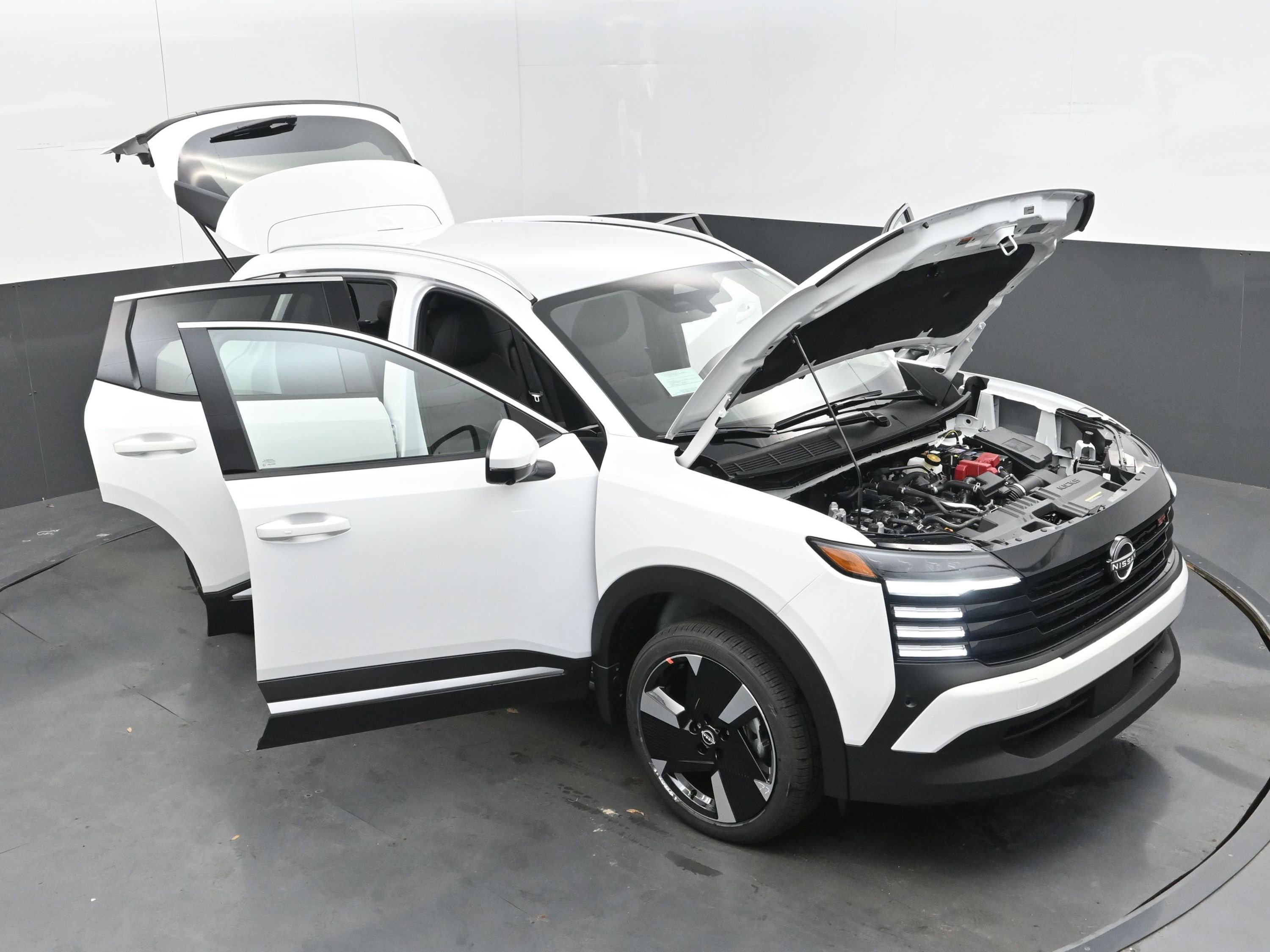 New 2025 Nissan Kicks SR image 38