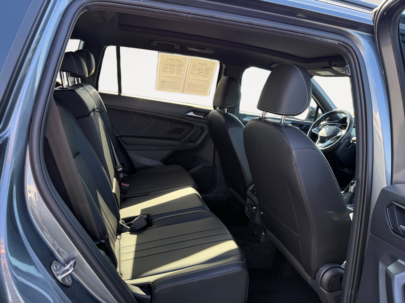 Certified 2023 Volkswagen Tiguan SE R-Line AWD/4WD image 18